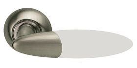 Межкомнатная дверная ручка Archie S010 113HWA комбинация белого никеля и матового акрила